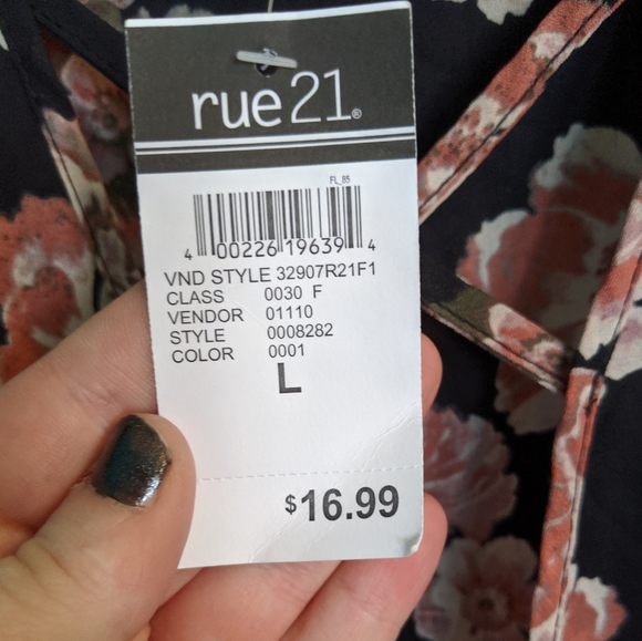 Rue 21 floral top - Picture 2 of 4